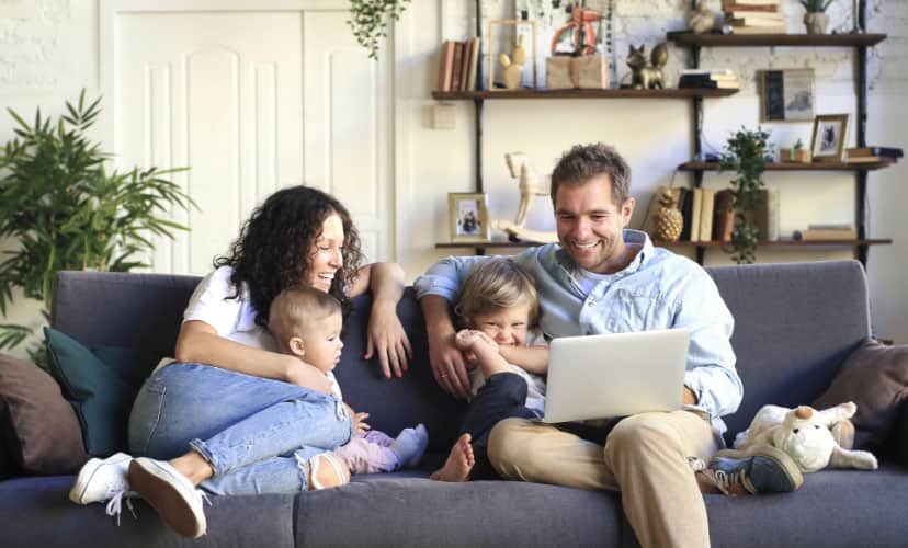 Photo d'une famille heureuse